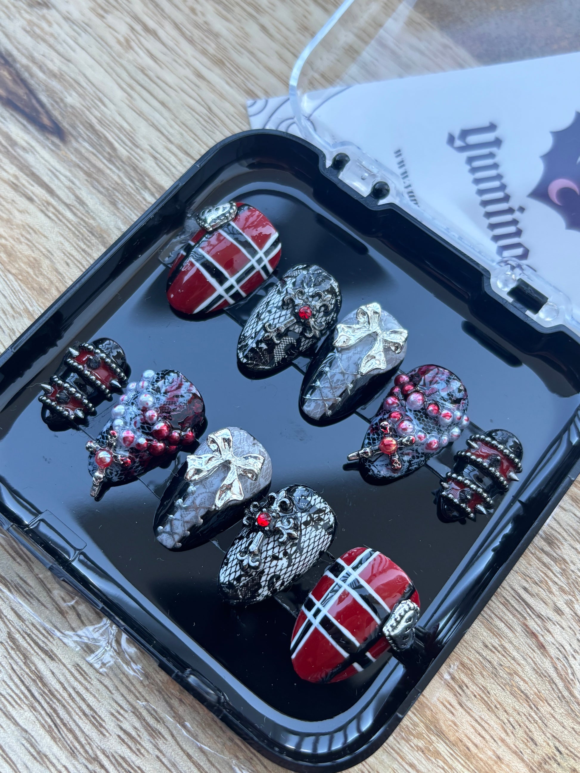 ☽ Cendres d’Écarlate