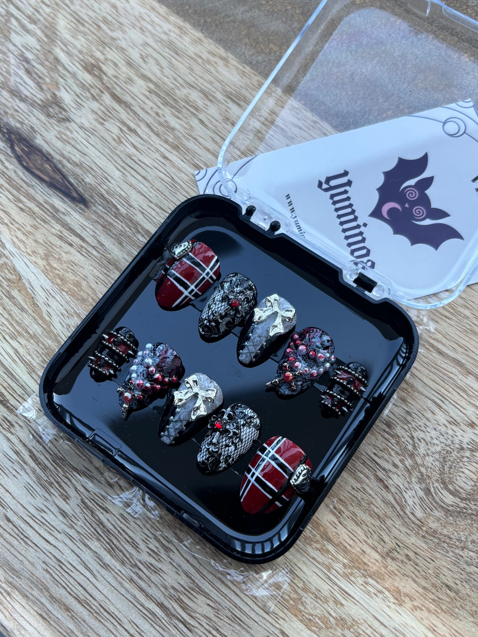 ☽ Cendres d’Écarlate